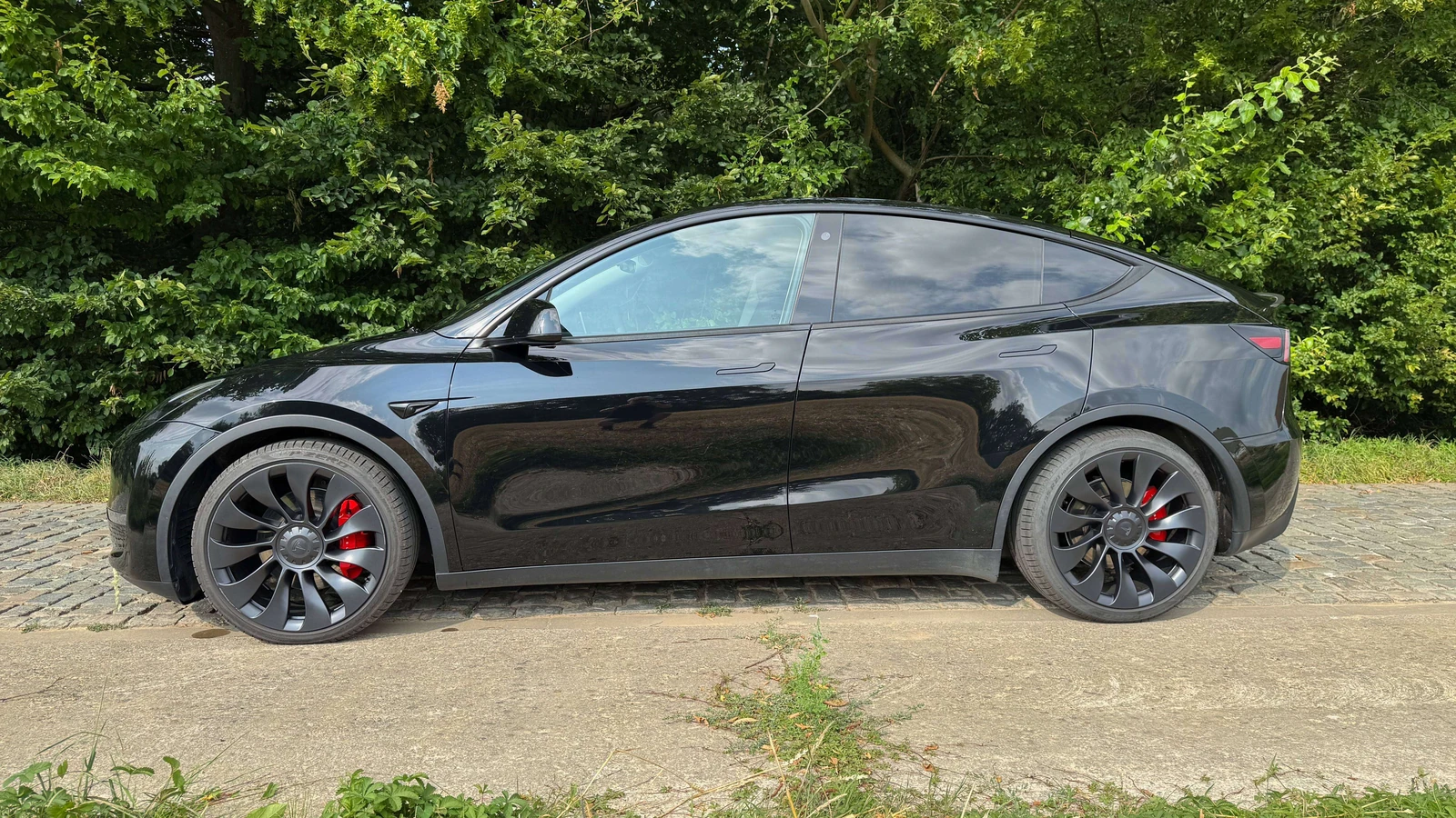 Tesla Model Y undefined