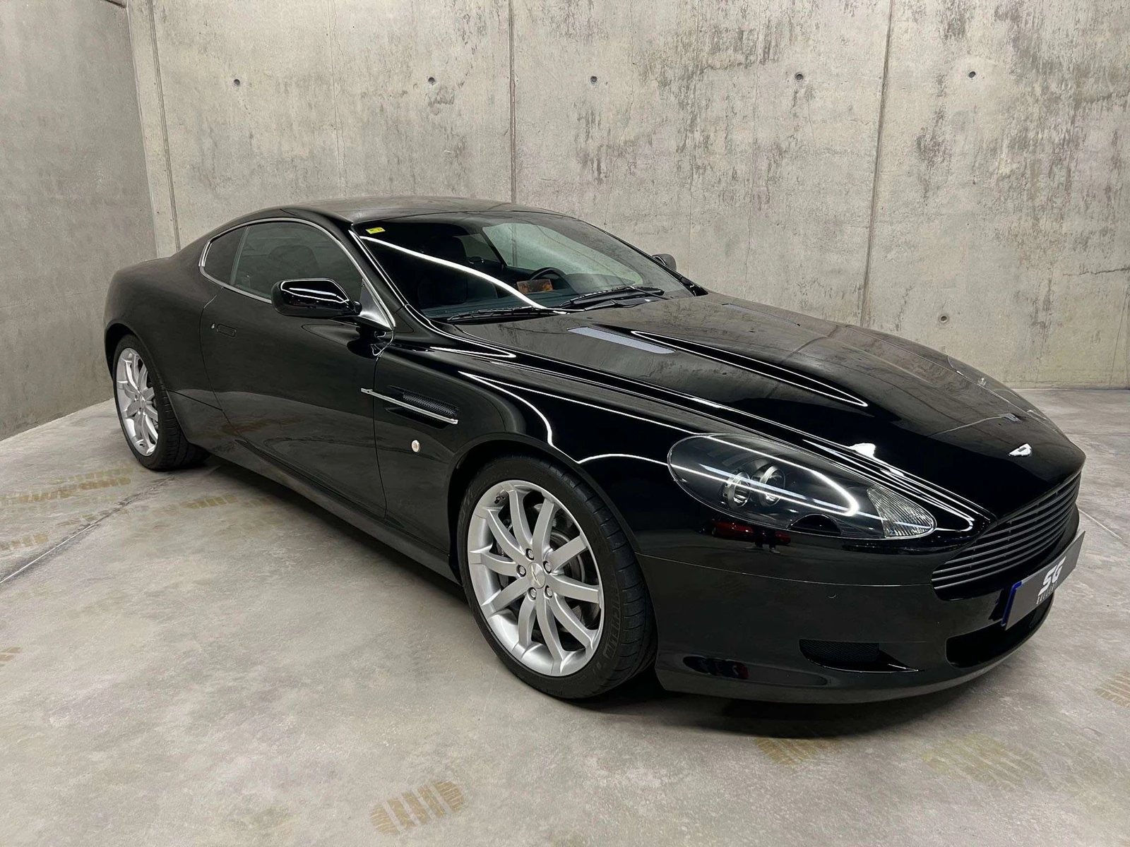 Aston Martin DB9