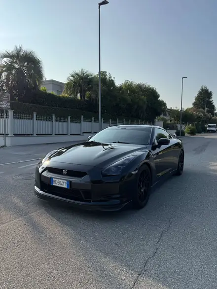 Nissan GT-R