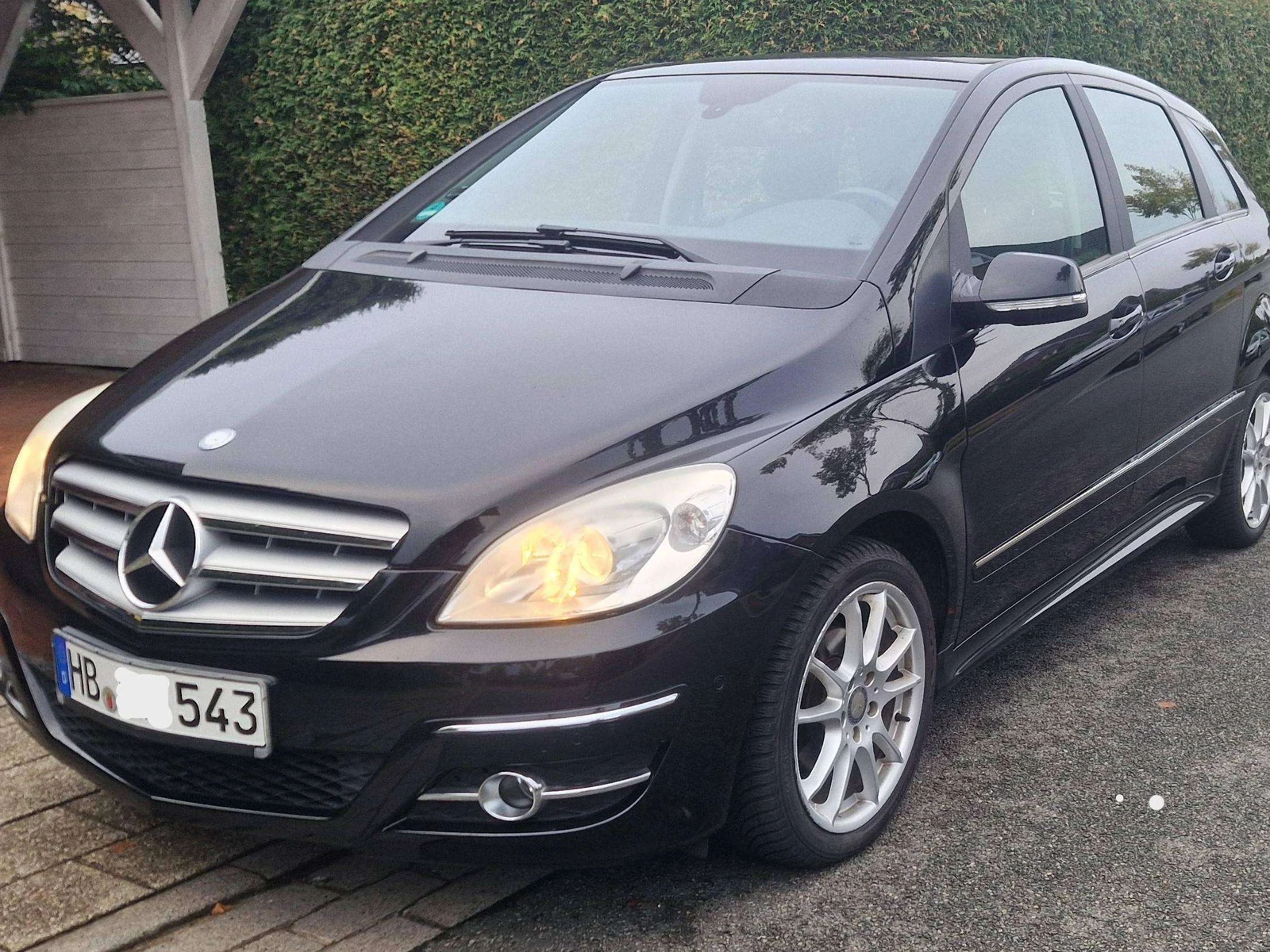 Mercedes-Benz B 180