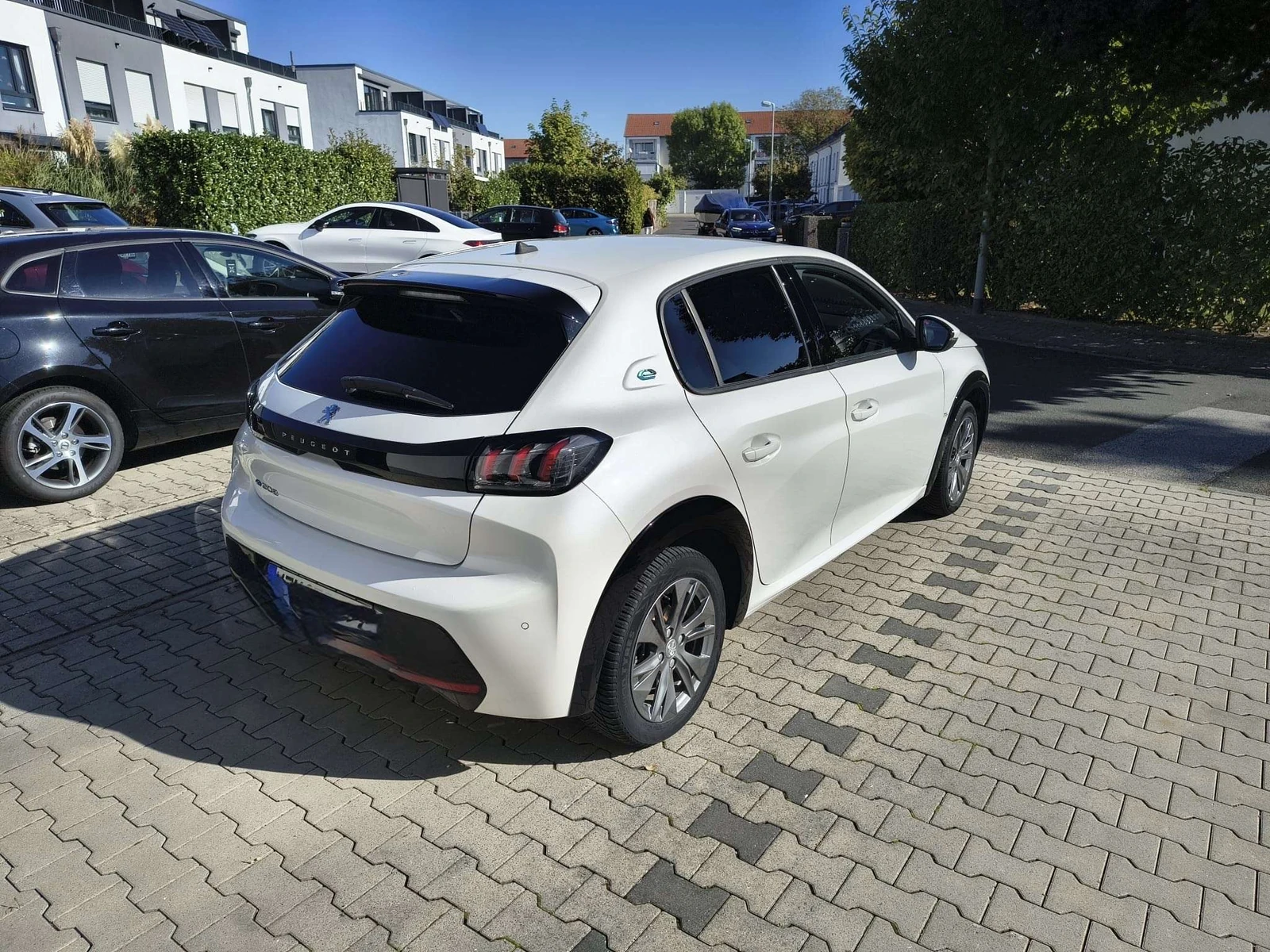 Peugeot e-208