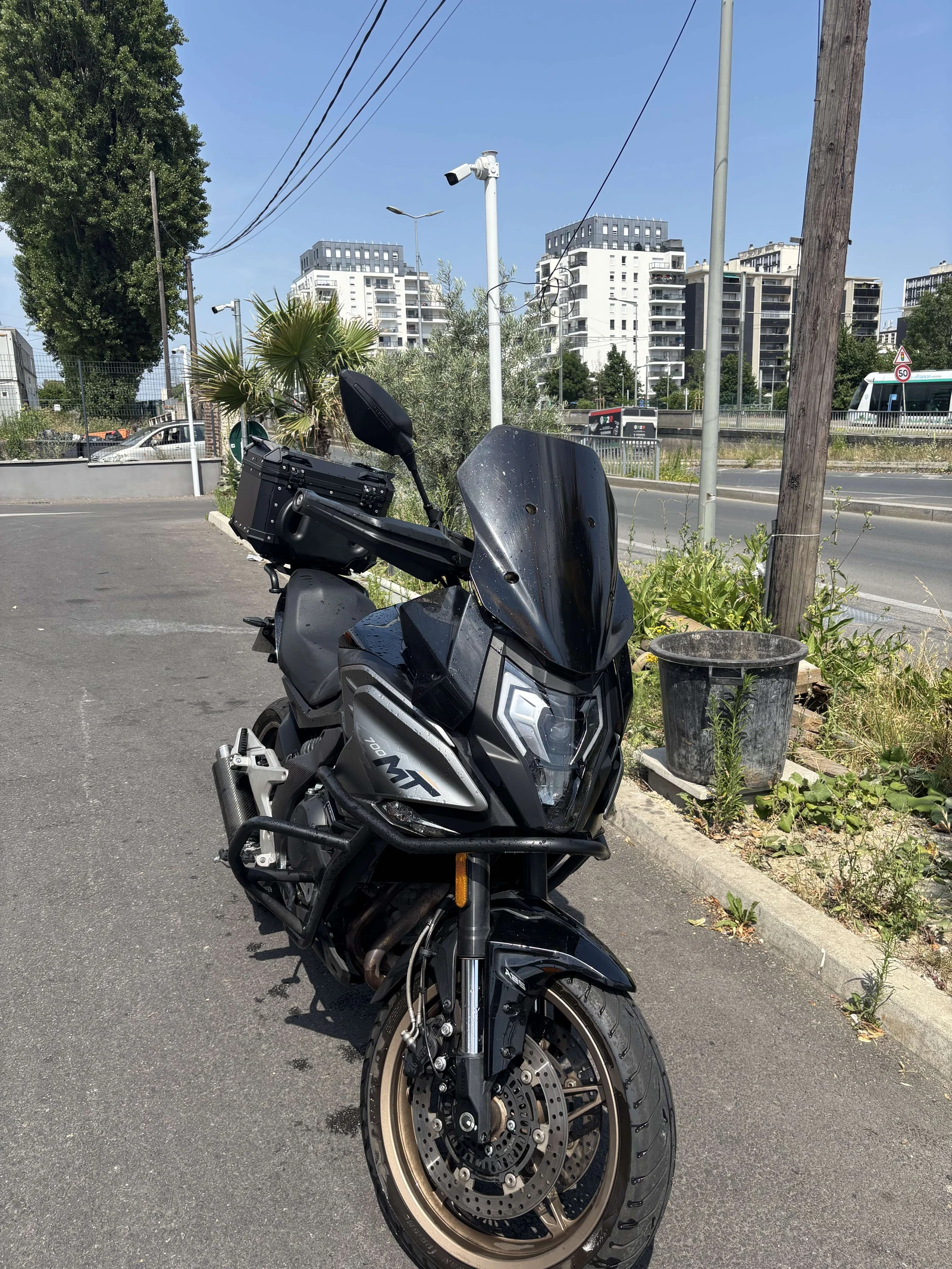 CFMOTO 700 MT
