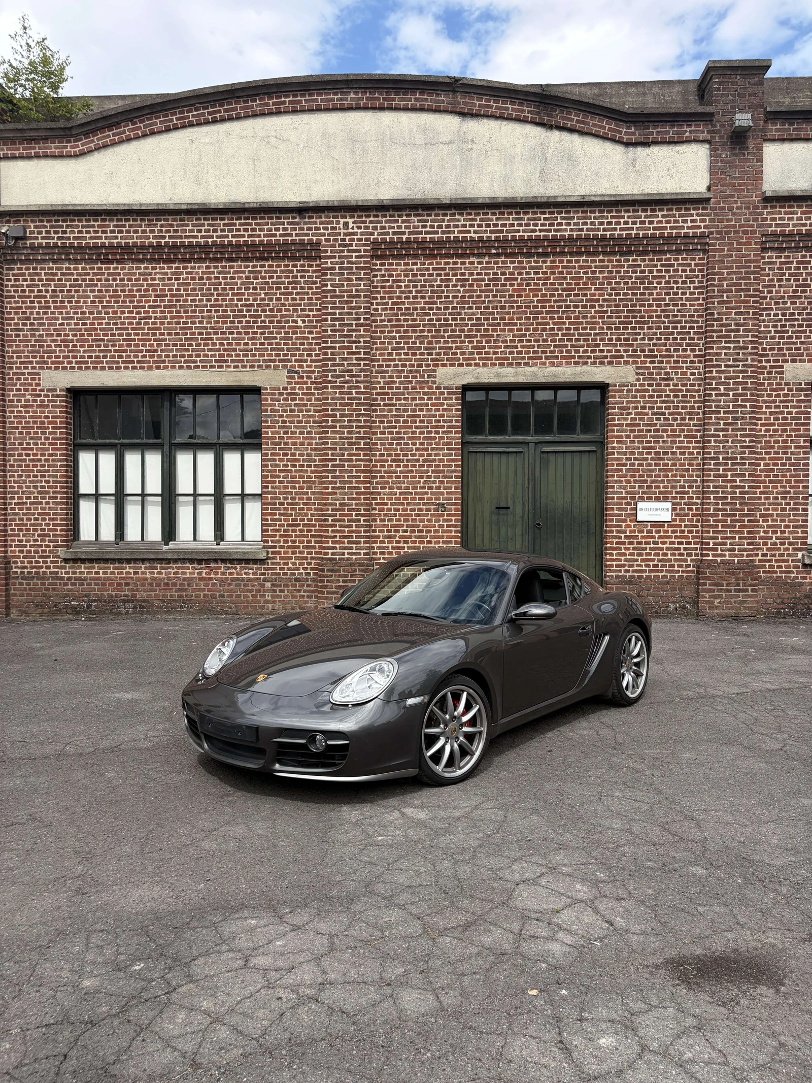 Porsche Cayman undefined
