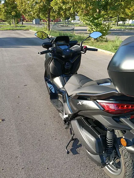Yamaha X-Max 300