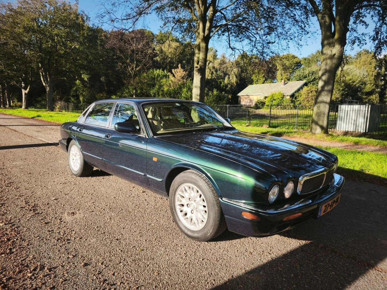 Jaguar XJ