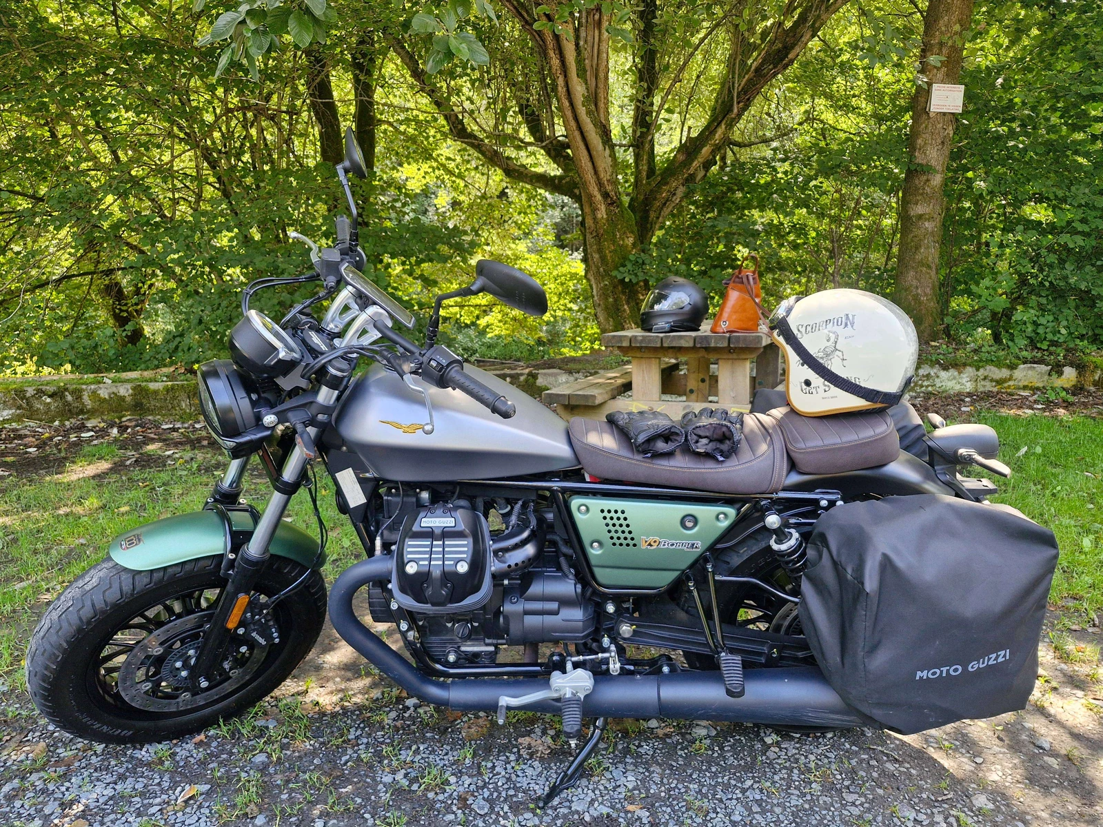 Moto Guzzi V 9