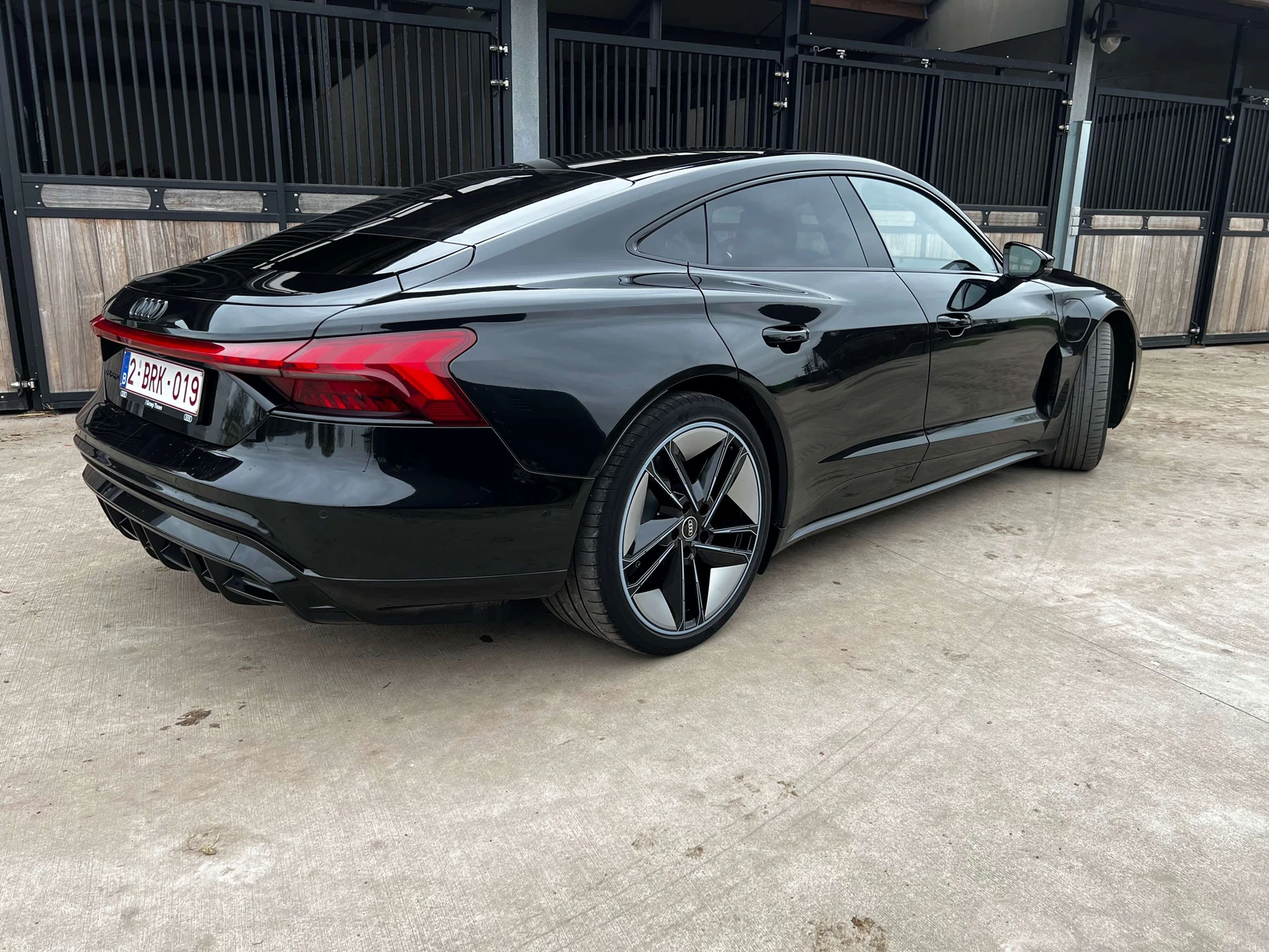 Audi e-tron GT undefined