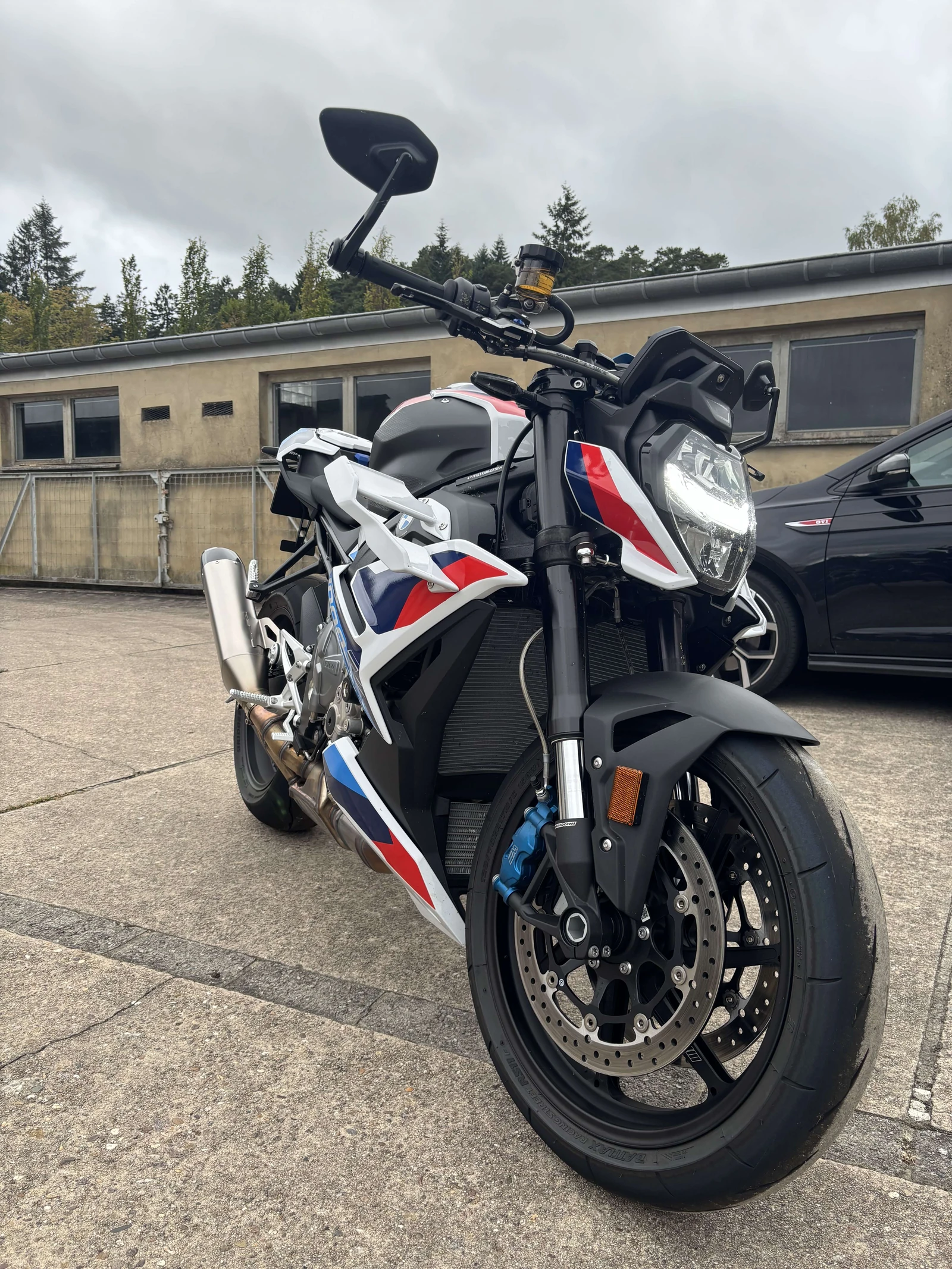 BMW M 1000 R