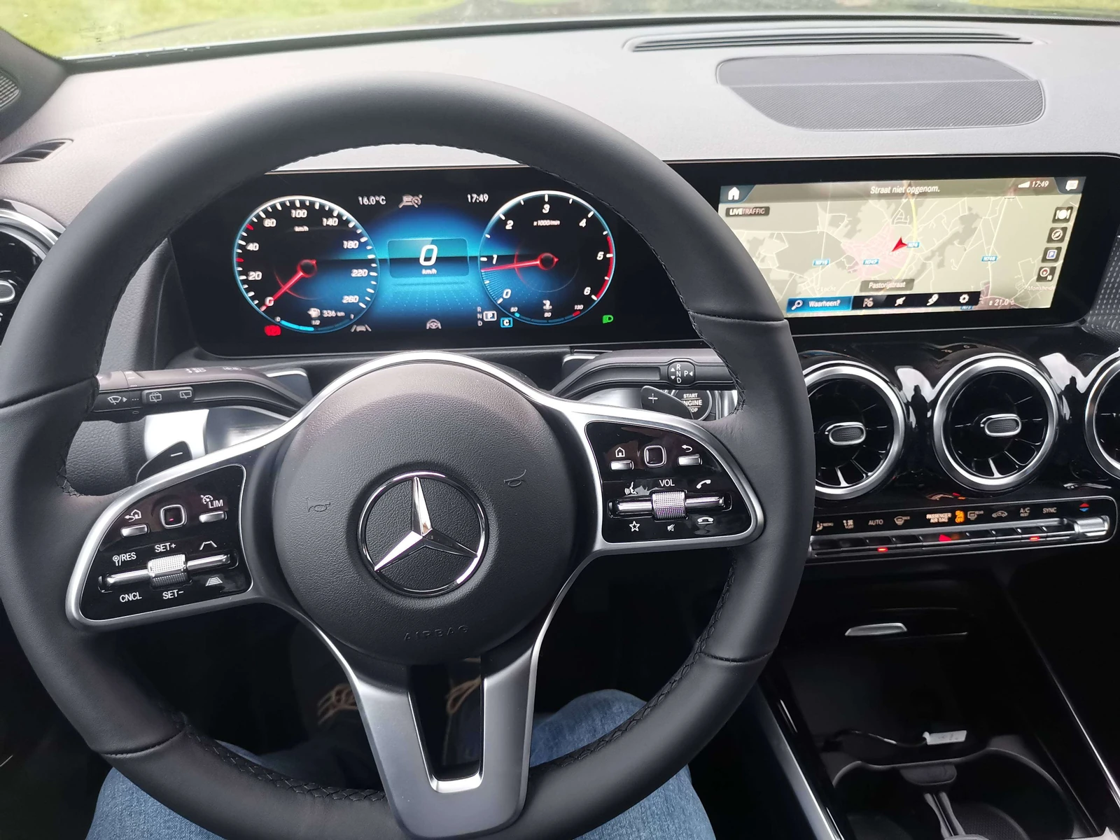 Mercedes-Benz GLB 200