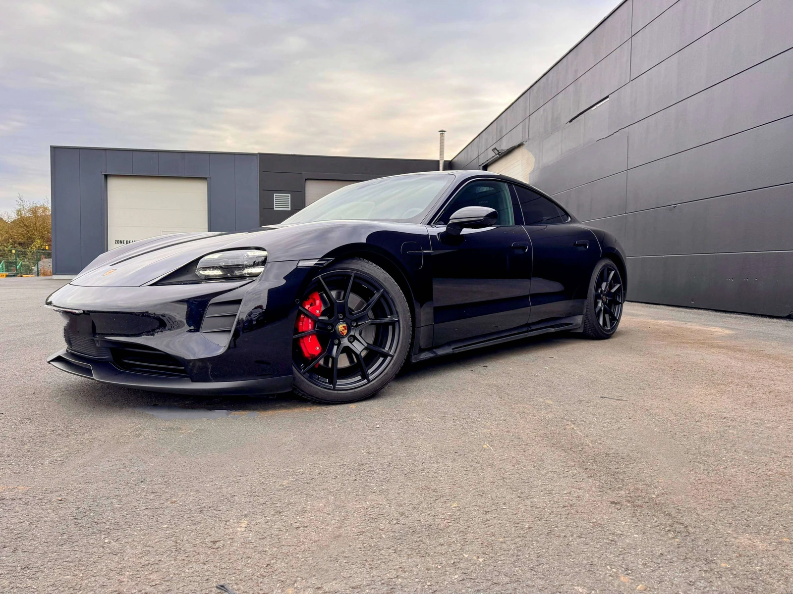 Porsche Taycan undefined
