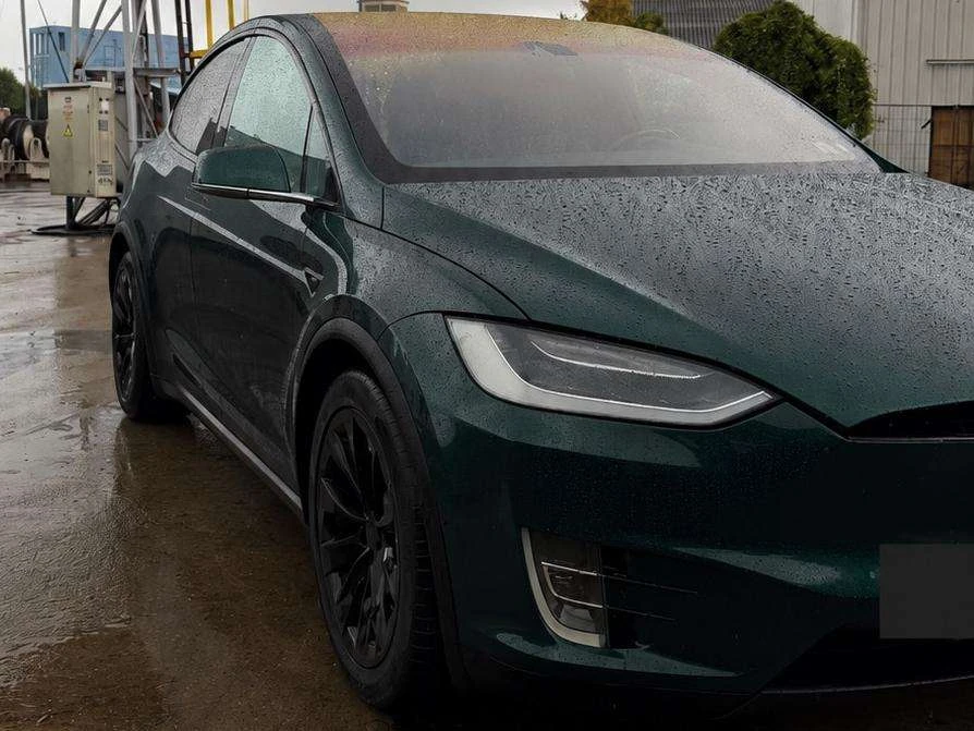 Tesla Model X undefined