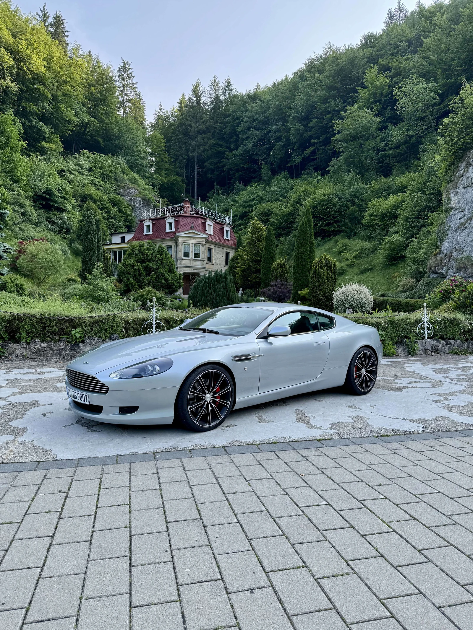 Aston Martin DB9