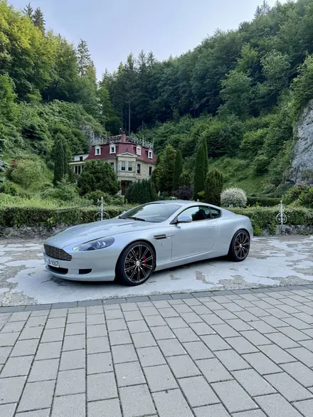Aston Martin DB9
