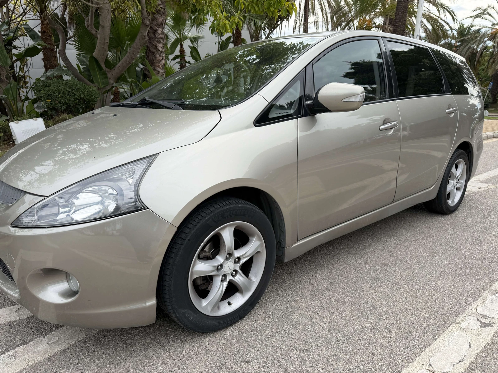 Mitsubishi Grandis