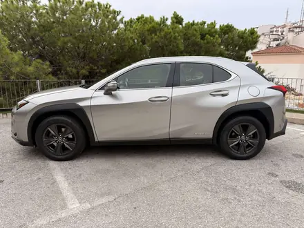 Lexus UX 250h
