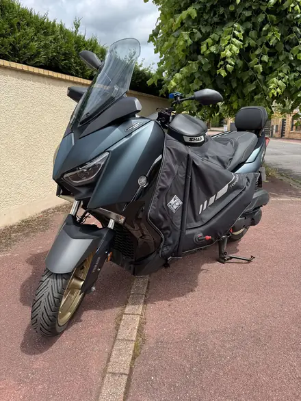 Yamaha X-Max 125