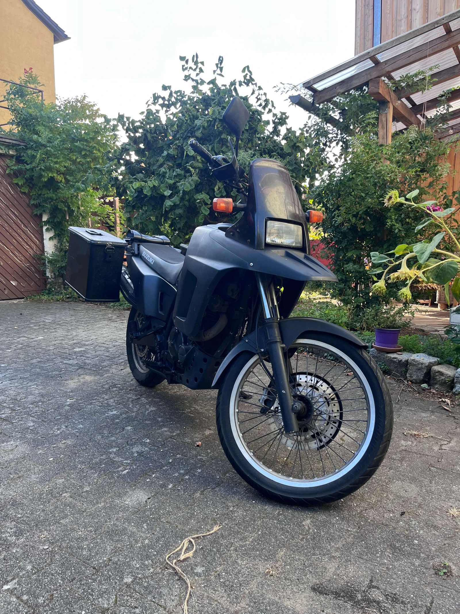 Suzuki DR 800