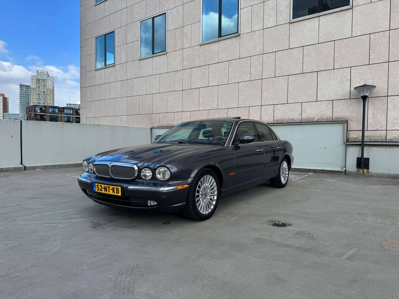 Jaguar XJ