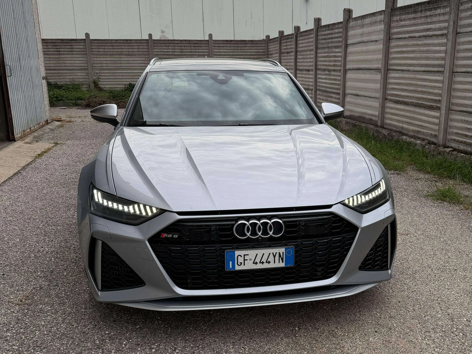 Audi RS6 undefined
