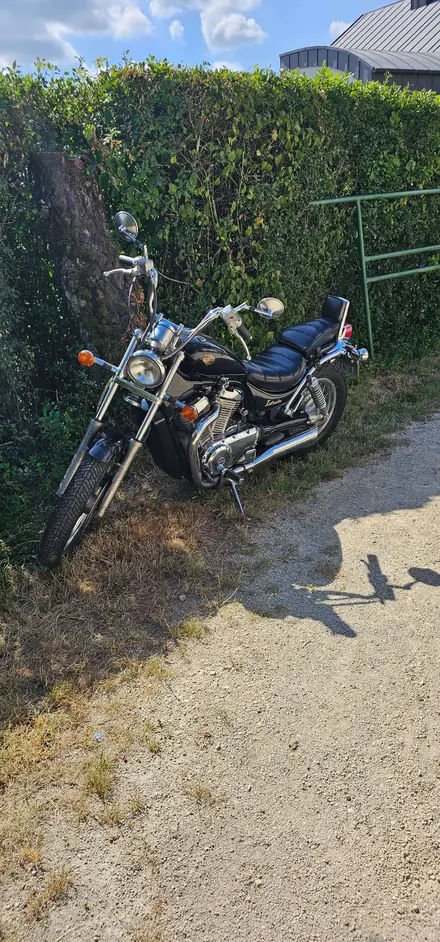 Suzuki Intruder C