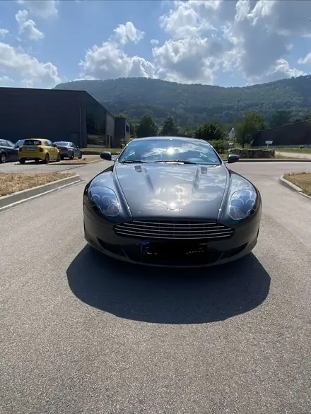 Aston Martin DB9
