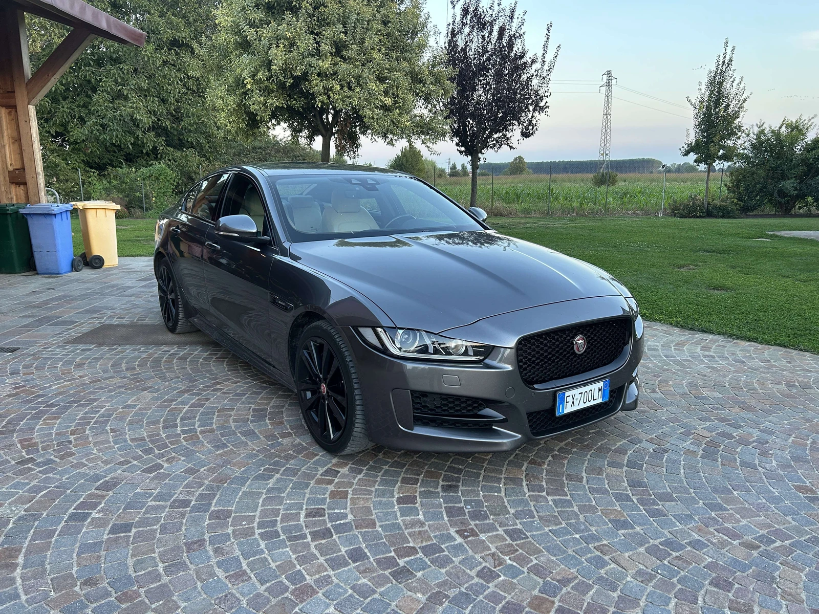 Jaguar XE undefined