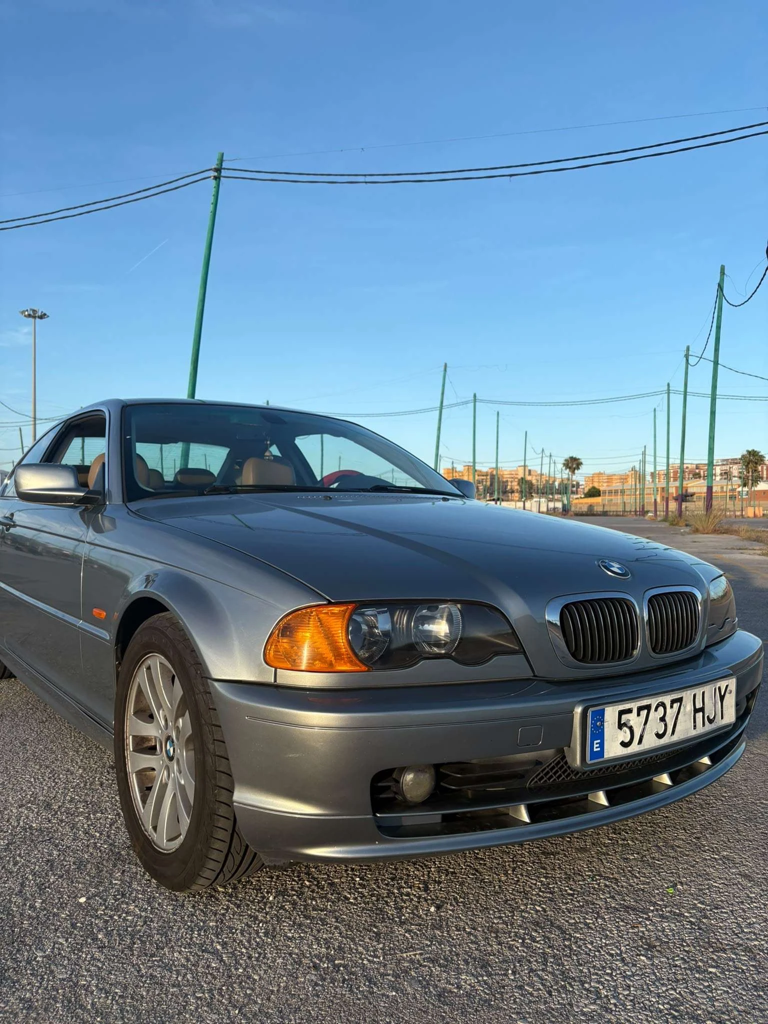 BMW 323