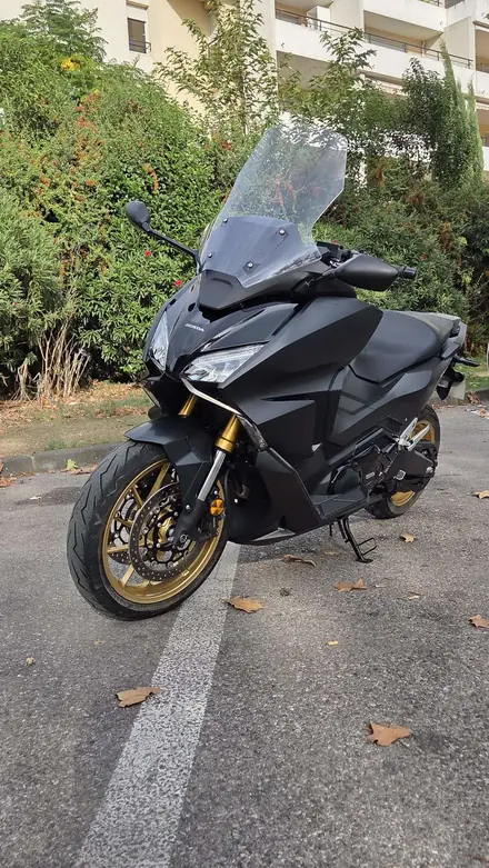 Honda Forza 750