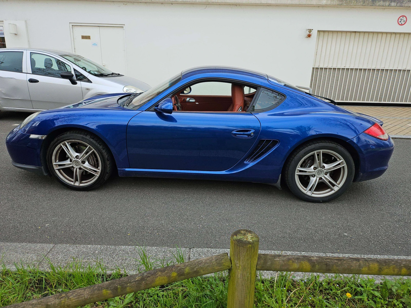 Porsche Cayman undefined