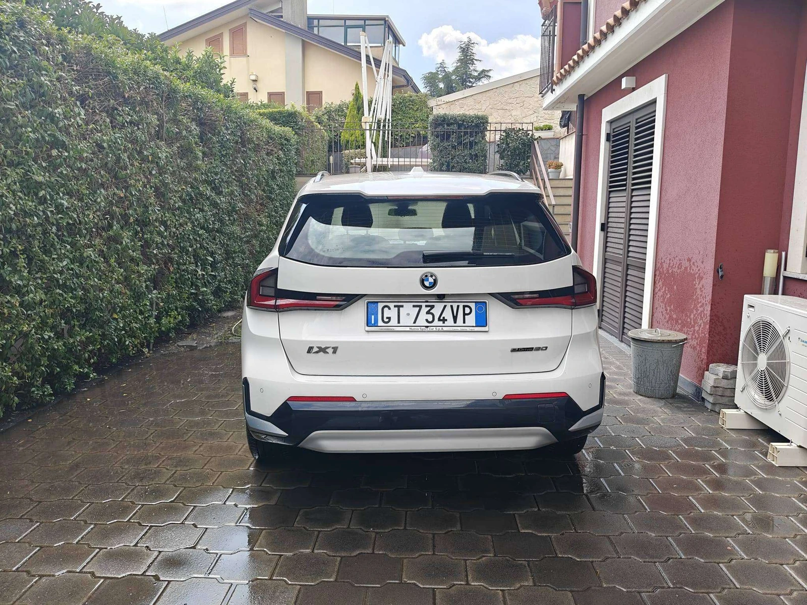 BMW iX1