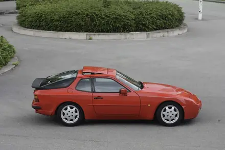 Porsche 944