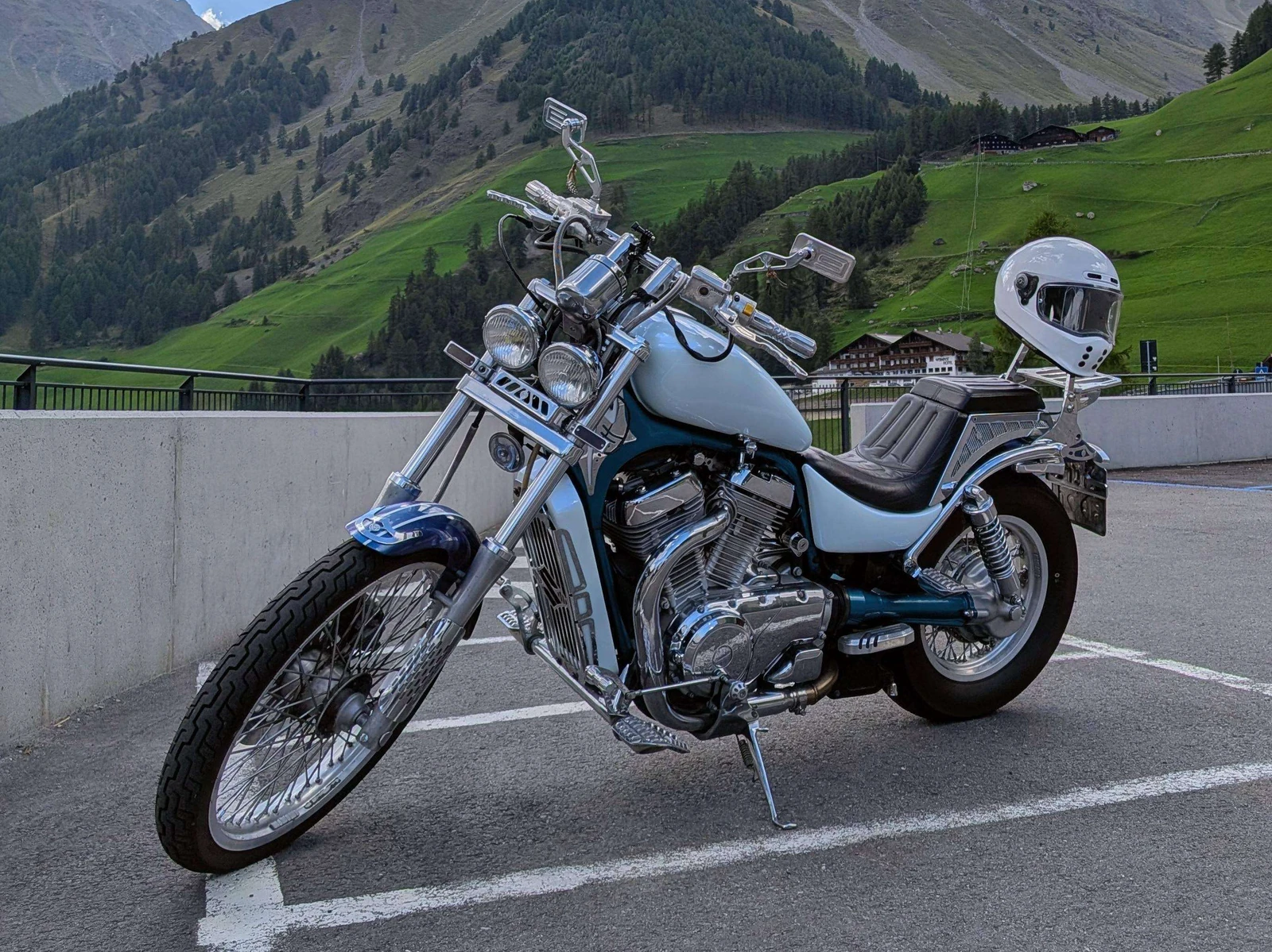Suzuki VS 600