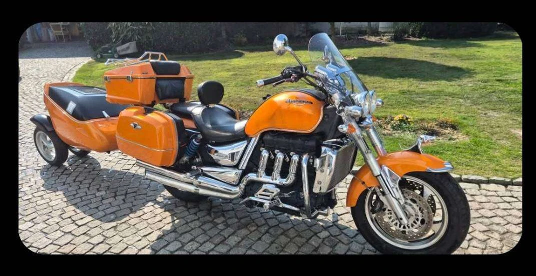 Triumph Rocket III Roadster