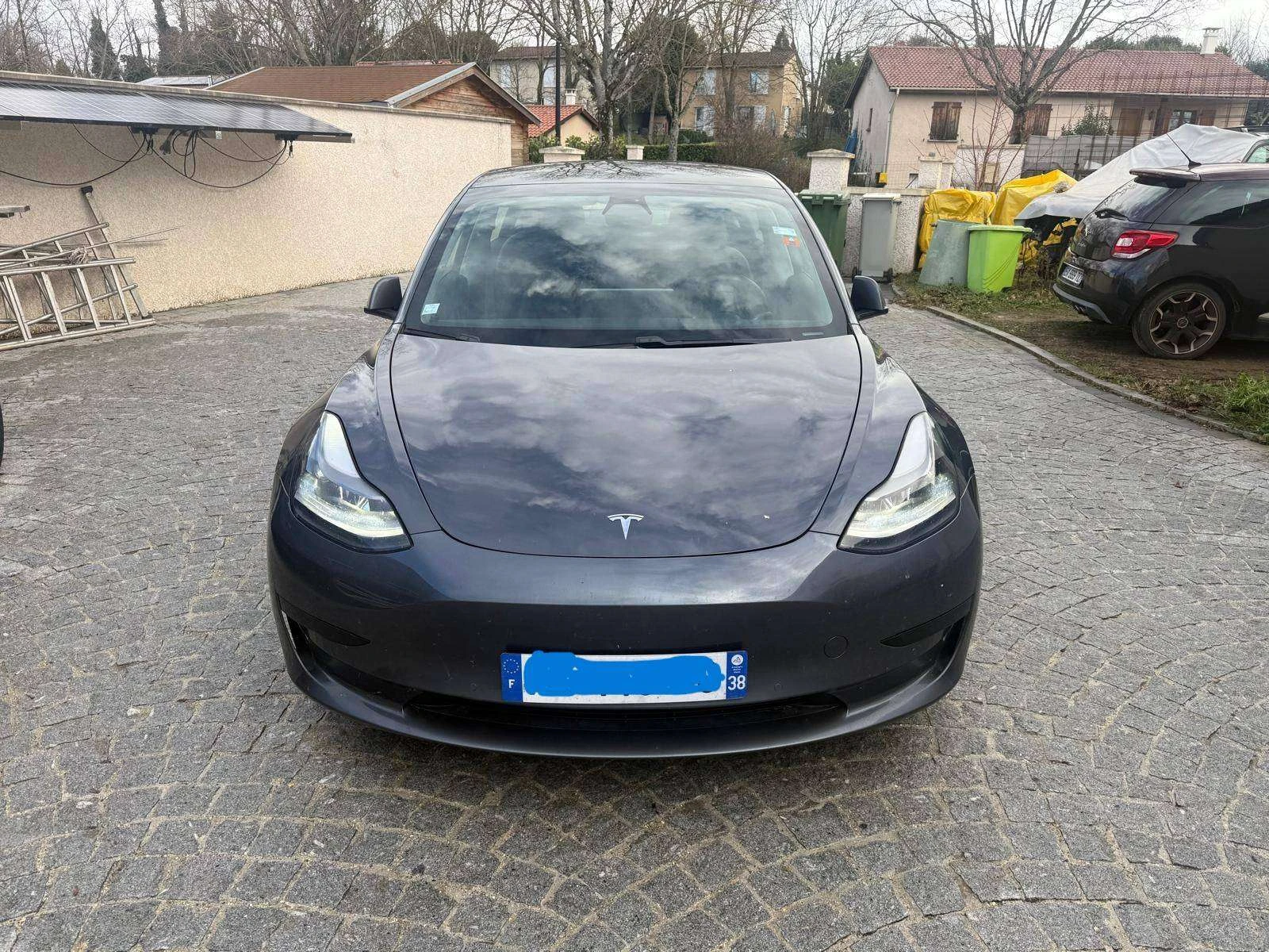 Tesla Model 3 undefined