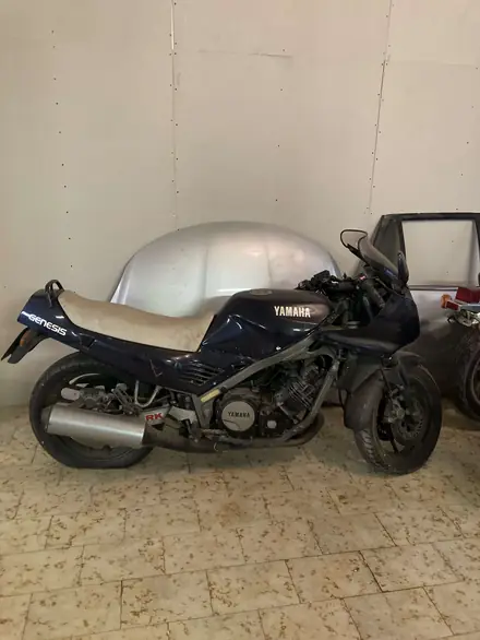 Yamaha FZ 750
