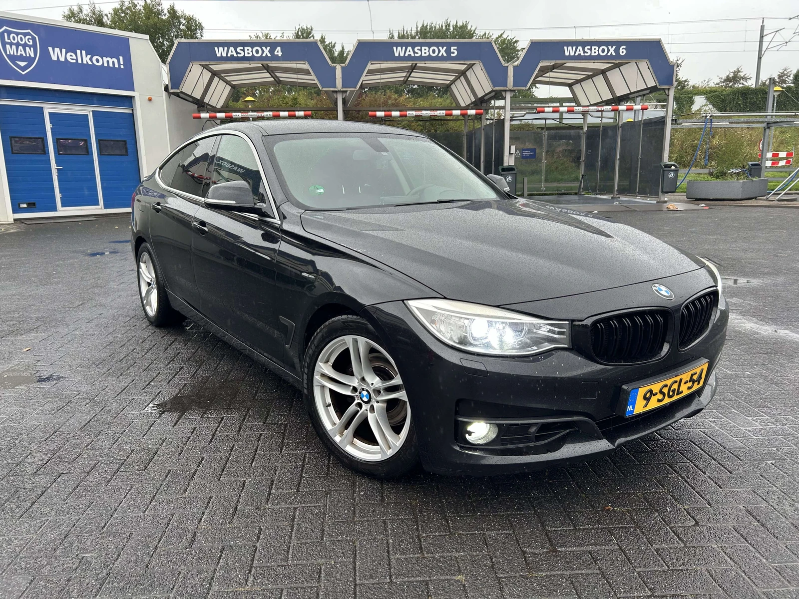 BMW 320