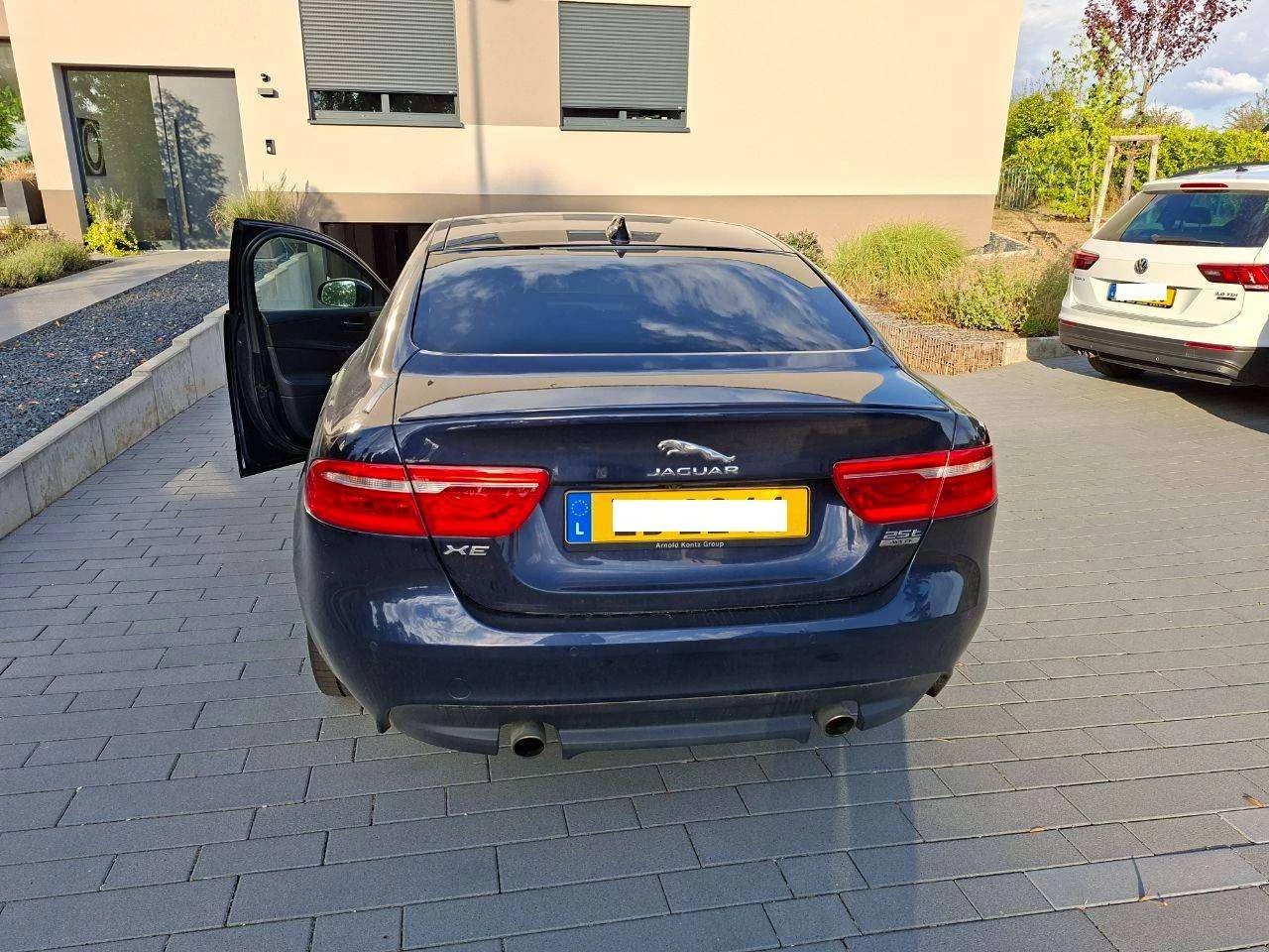 Jaguar XE undefined
