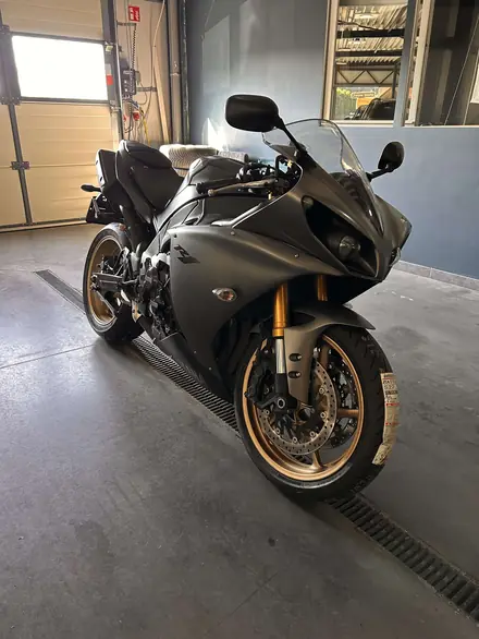 Yamaha YZF-R1