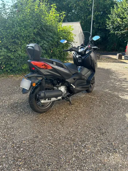 Yamaha X-Max 125