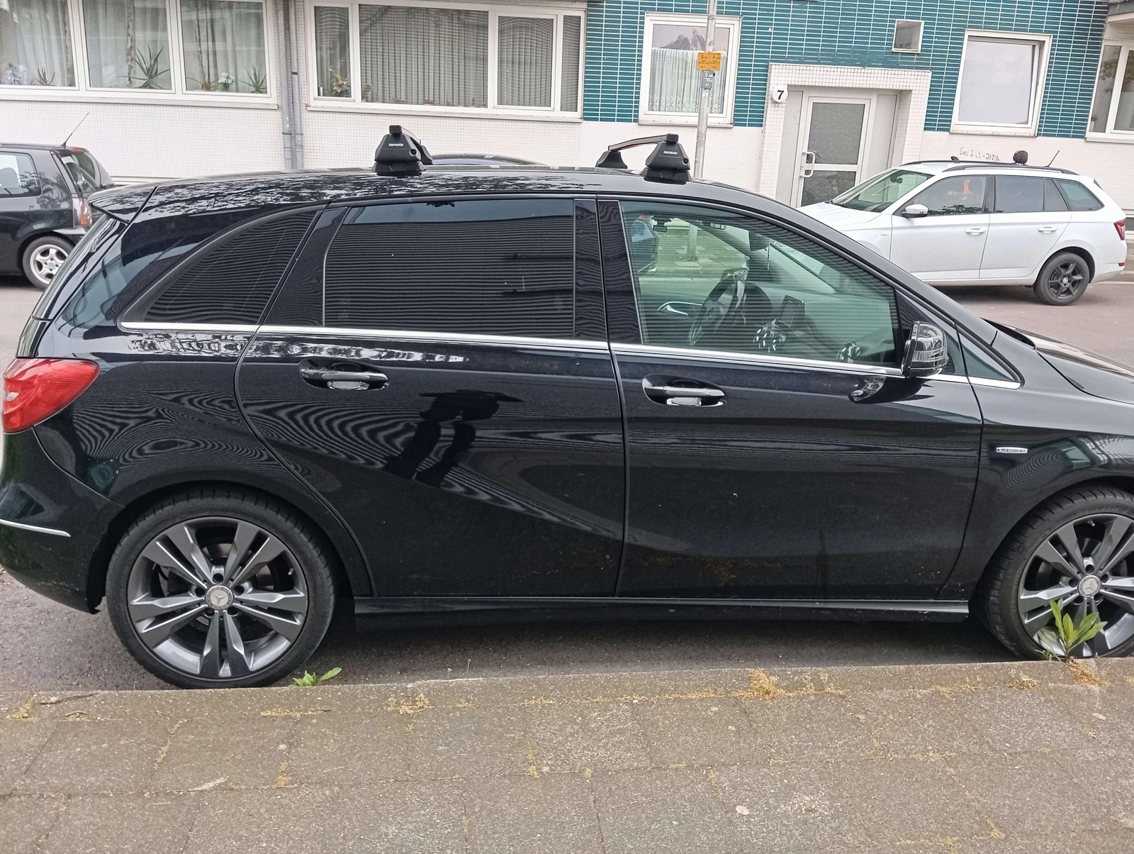 Mercedes-Benz B 180