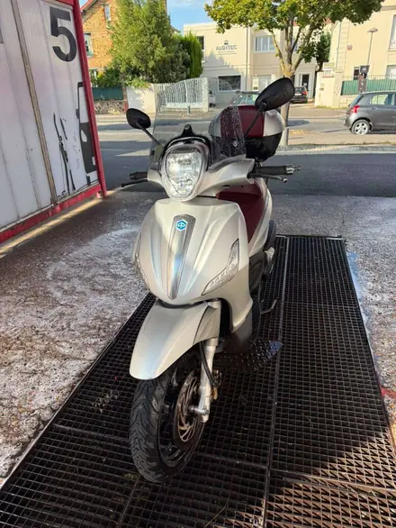 Piaggio Beverly 350