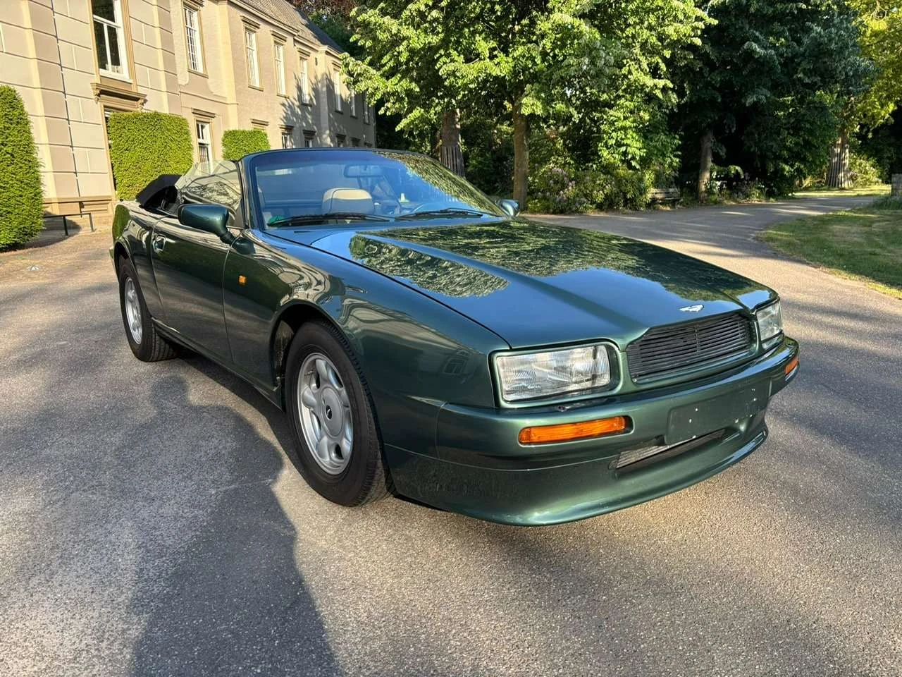 Aston Martin Virage undefined