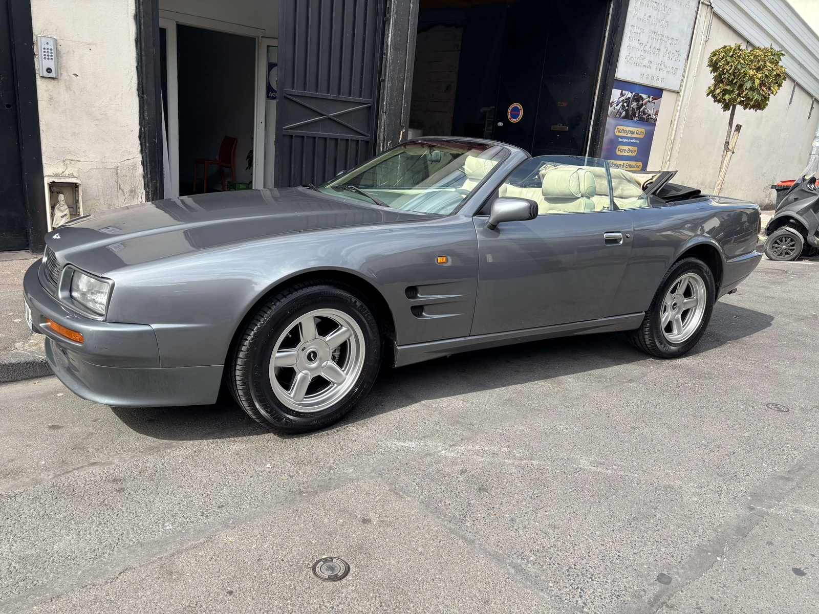 Aston Martin Volante