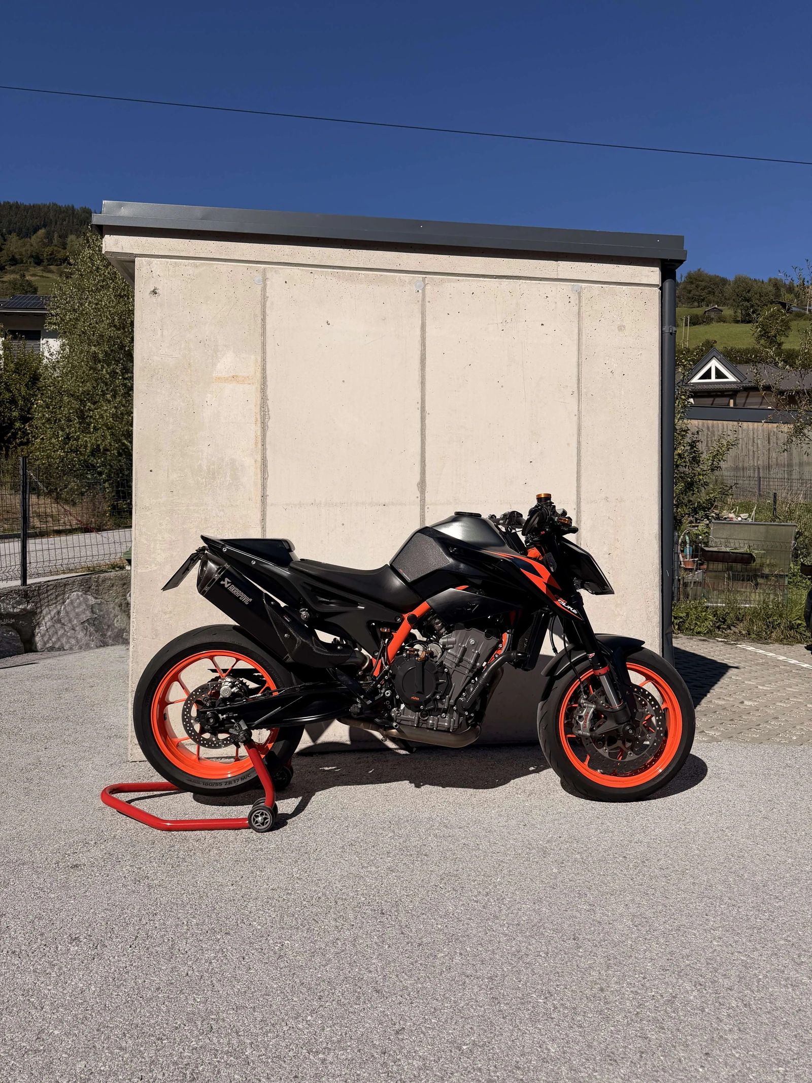 KTM 890 Duke R