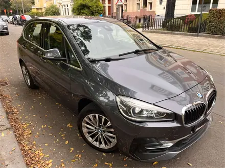 BMW 225