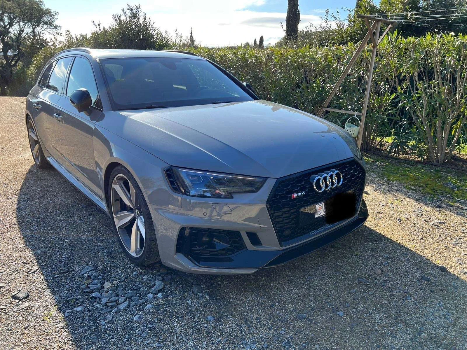 Audi RS4 undefined