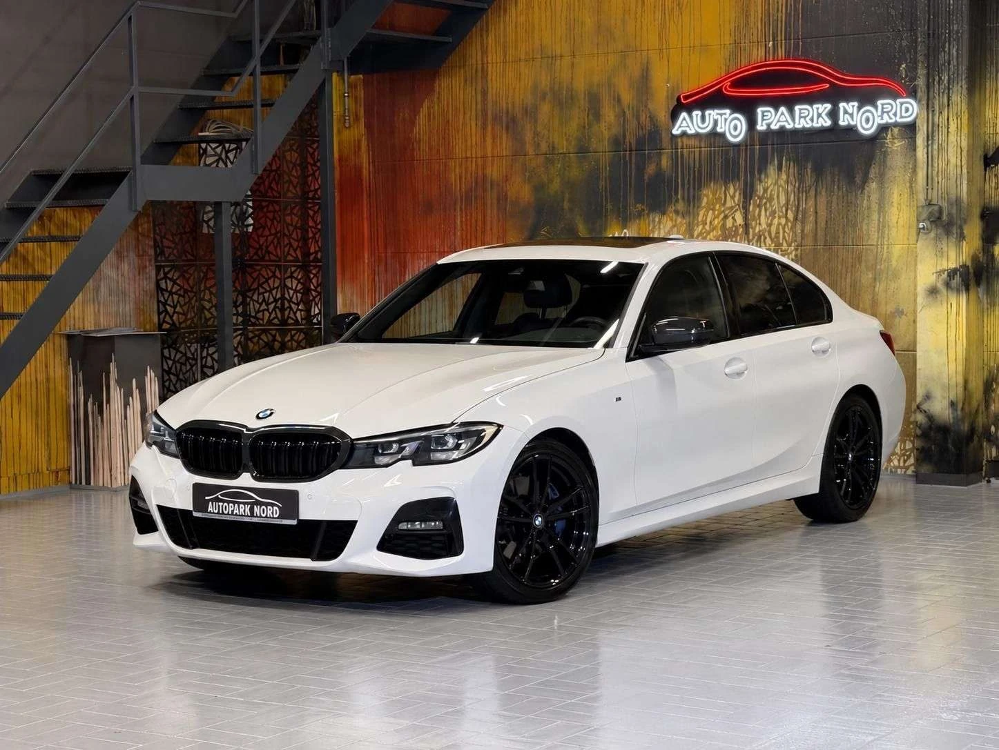 BMW 330 2019