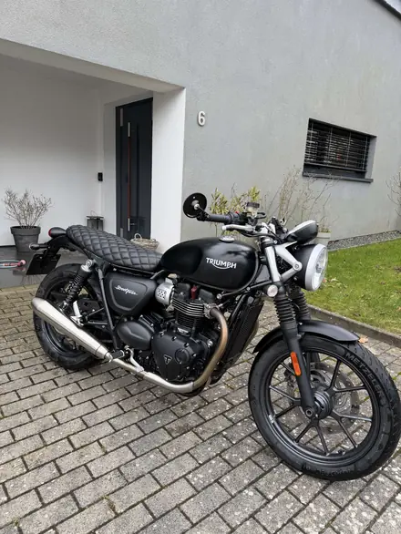 Triumph Street Twin