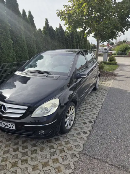 Mercedes-Benz B 200