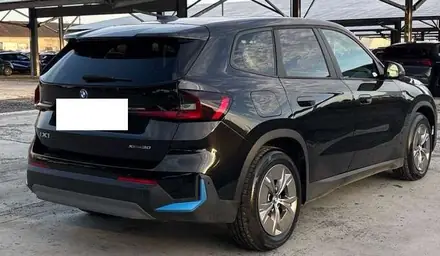 BMW iX1